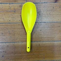 SCOOP YELLOW PLASTIC