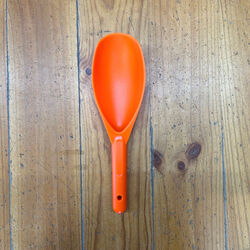 SCOOP ORANGE PLASTIC